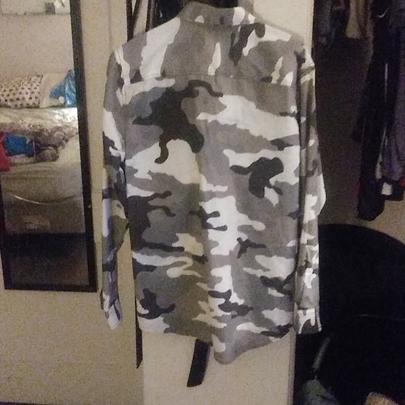 Button up camo flanel - Picture 2 of 2